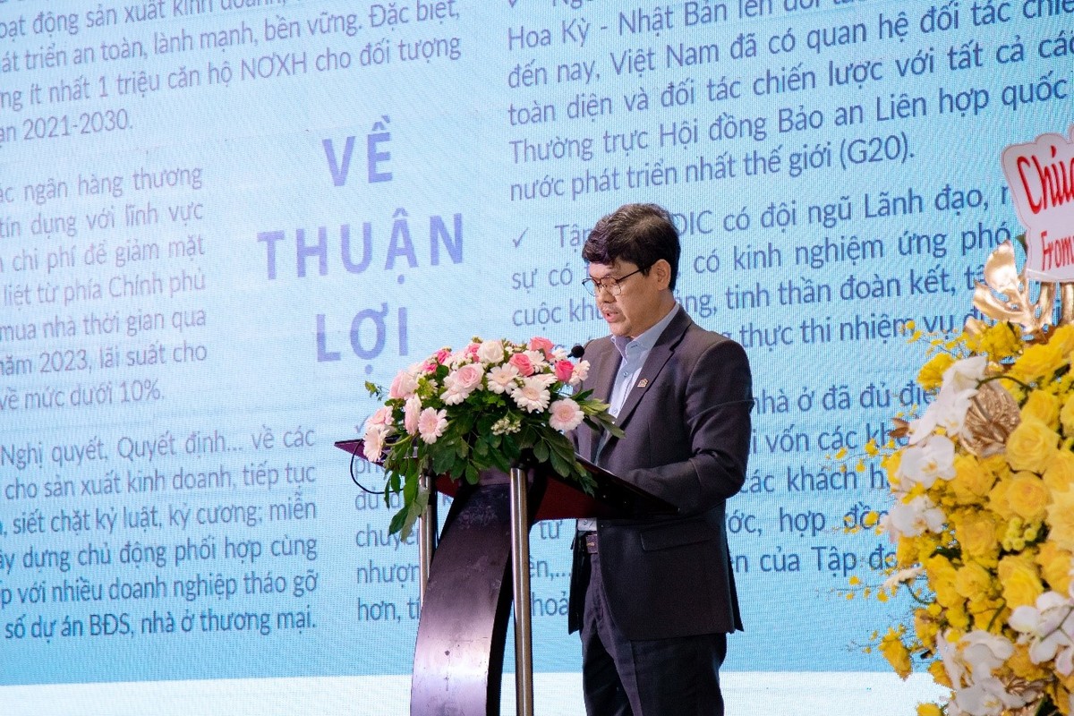 Ông Nguyễn Quang Tín – Tổng giám đốc Kl994 game bài casino hấp dẫn DIC trình bày báo cáo hoạt động Kl994 nhà cái bóng đá world cup Kl992 VIP Trang Chủ 2026 năm 2023 và kế hoạch Kl994 nhà cái bóng đá world cup Kl992 VIP Trang Chủ 2026 năm 2024.