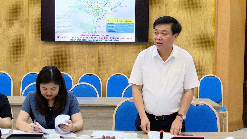 Phó chủ tịch thường trực UBND tỉnh Thái Bình Nguyễn Quang Hưng phát biểu tại cuộc họp