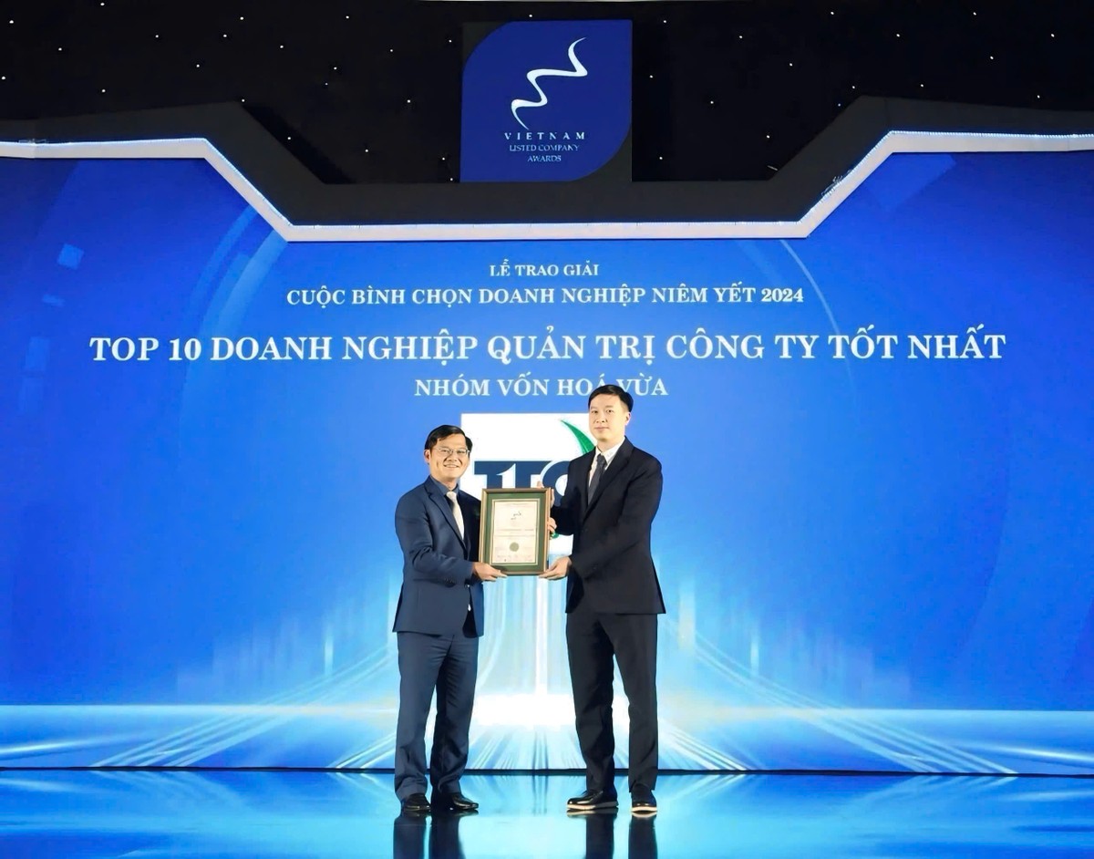 Ông Thái Văn Chuyện - Tổng giám đốc đại diện TTC AgriS nhận giải thưởng Top 10 Kl991.com World Cup 2026 Chính Thức Quản trị công ty tốt nhất năm 2024