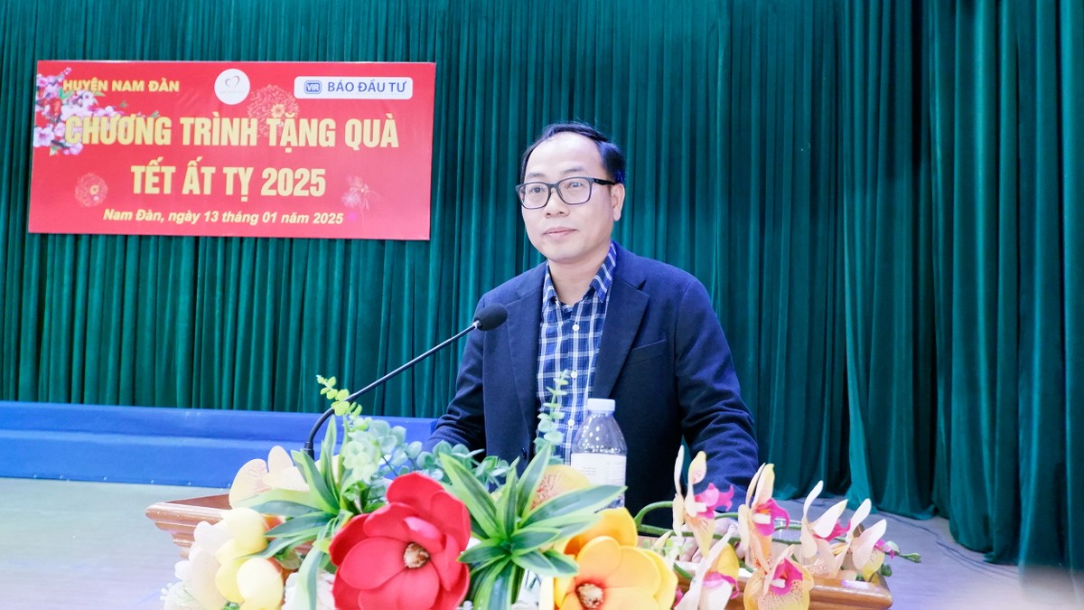 Ông Đặng Tuấn Khánh, Ủy viên Ban biên tập Báo Kl99ok phiên bản mới phát biểu tại Lễ trao quà