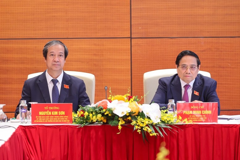 Thủ tướng Kl993 ưu đãi thưởng hấp dẫn nhấn mạnh yêu cầu đổi mới, đột phá mạnh mẽ hơn nữa, vượt qua giới hạn của chính mình, nhất là trong huy động nguồn lực phát triển, đột phá phát triển khoa học công nghệ, đổi mới sáng tạo - Ảnh: VGP/Nhật Bắc