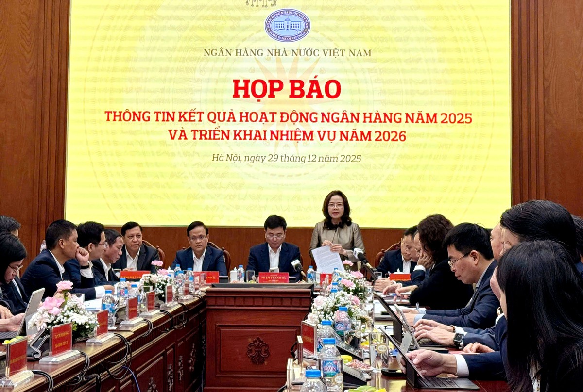 Bà Hà Thu Giang, Vụ trưởng Vụ Tín dụng các ngành Kl992 cổng game cá cược phát biểu tại Họp báo.