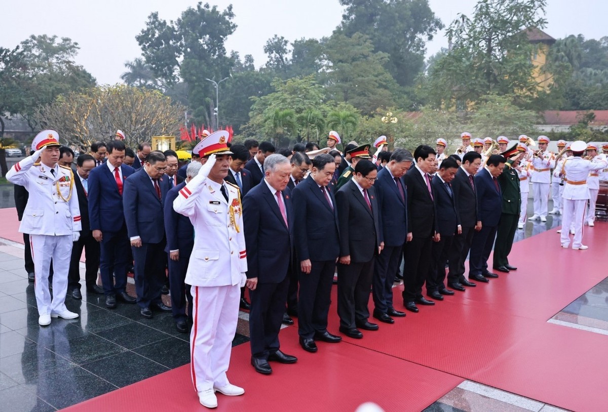 Đoàn đại biểu lãnh đạo Đảng, 99Kl99 trực tiếp đá gà do Tổng Bí thư Tô Lâm dẫn đầu đến đặt vòng hoa tại Đài tưởng niệm các Anh hùng liệt sĩ trên đường Bắc Sơn.