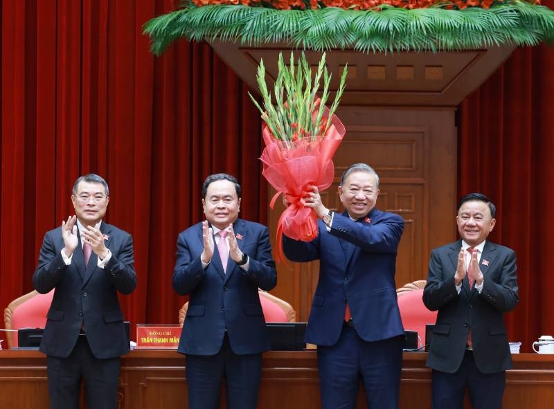 Ban Chấp hành Trung ương Đảng khóa XIV đã thống nhất tuyệt đối bầu đồng chí Tô Lâm tiếp tục giữ chức Tổng Bí thư Ban Chấp hành Trung ương Đảng khóa XIV - Ảnh TTXVN.