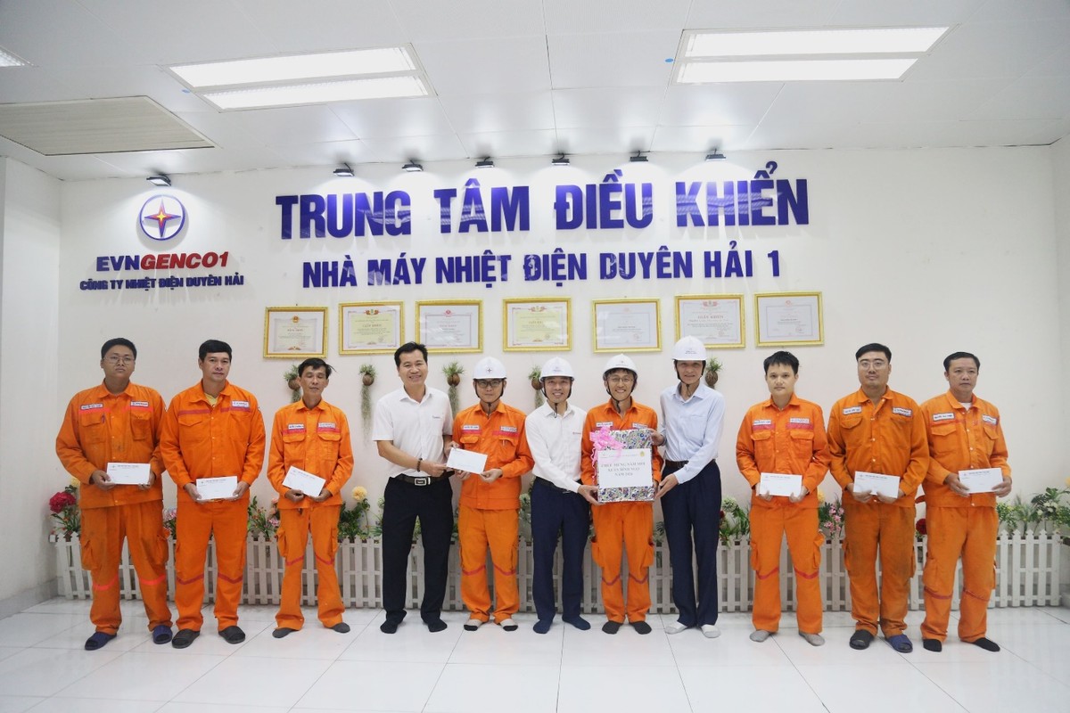 Đoàn công tác Công đoàn EVNGENCO1 trao quà, thăm hỏi cán bộ, công nhân viên, người lao động Công ty Nhiệt điện Duyên Hải