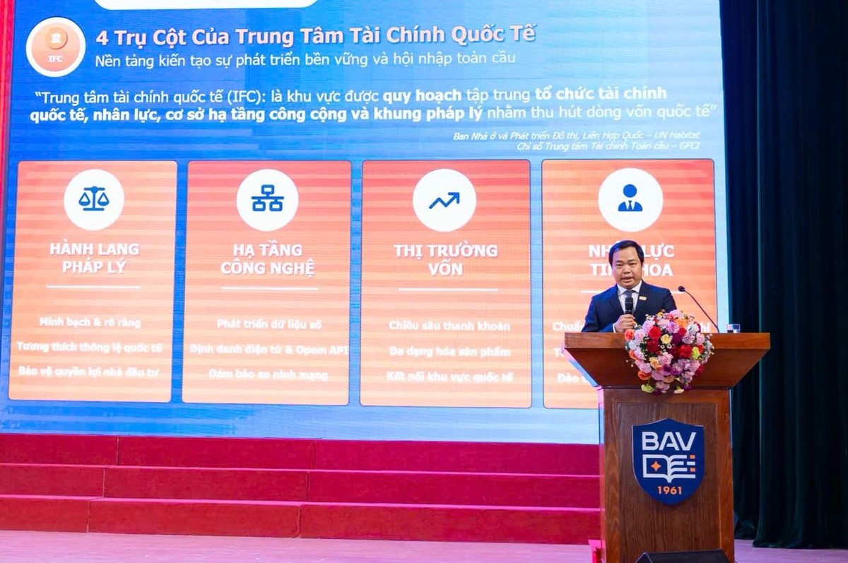 Ông Bùi Văn Huy, Phó chủ tịch HĐQT CTCP Kl99ok phiên bản mới FIDT trình bày tại sự kiện