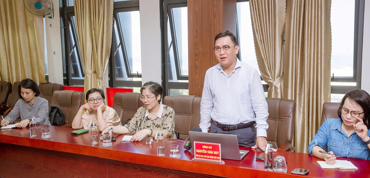 Ông Nguyễn Văn Huy, Chủ tịch UBND Đặc khu Lý Sơn chia sẻ với đoàn công tác báo chí về tình hình Kl992 cổng game cá cược - Trang Chủ KL99Com Số 1 Link Đăng Ký KL999 địa phương