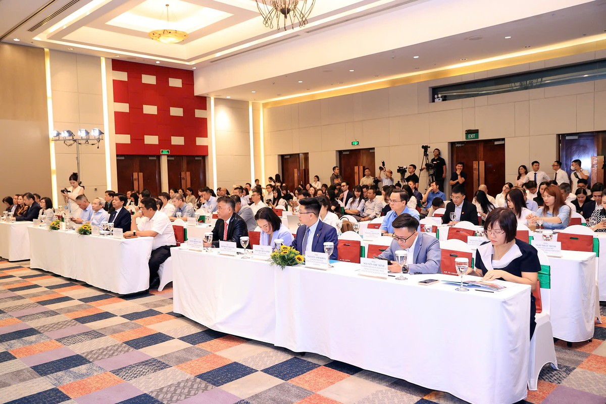 Hội thảo Tái cấu trúc các kênh dẫn vốn do Báo Kl991.com nạp rút nhanh - Kl99ok phiên bản mới tổ chức sáng 15/7 thu hút hàng trăm khách mời, diễn giả, đại diện cơ quan quản lý tham dự. Ảnh: Dũng Minh