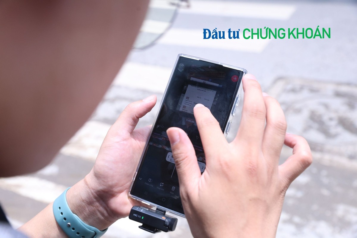 Công cụ làm việc chính của một livestream giá vàng rất đơn giản chỉ là chiếc điện thoại để quay video, cập nhật giá, tìm tin tức, edit video, đăng tải video lên mạng Trang Chủ KL99Com Số 1 Link Đăng Ký KL999... do đó rất nhiều người đang tham gia công việc này.