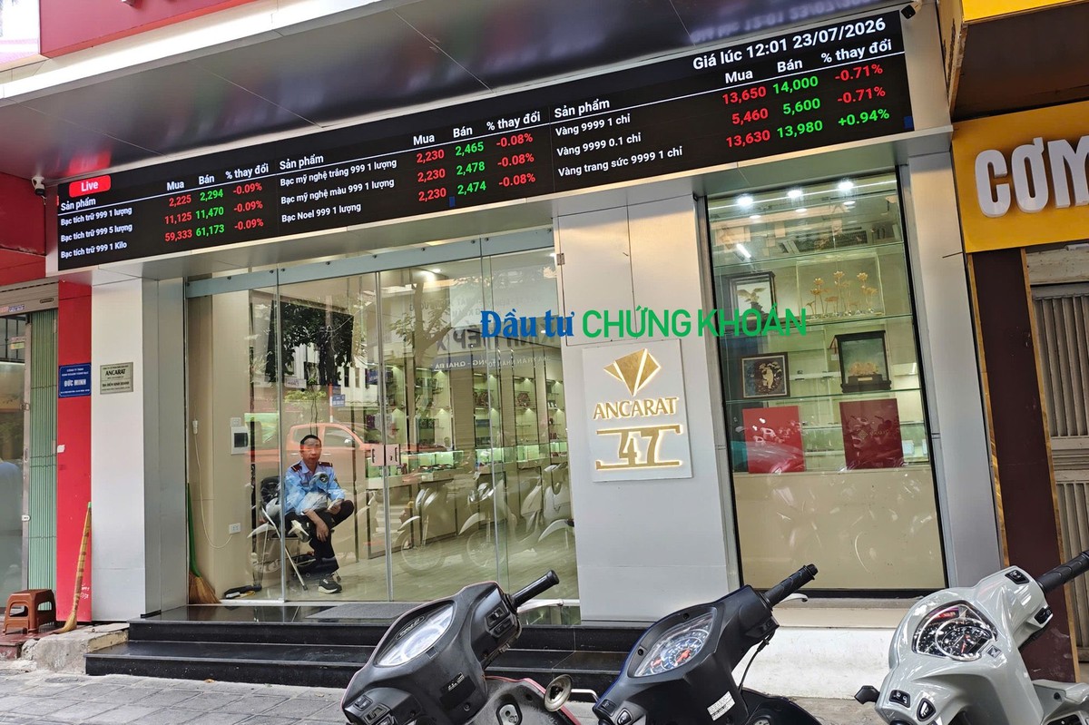 Đầu giờ chiều, các Kl991.com World Cup 2026 Chính Thức Kl992 VIP Trang Chủ 2026 vàng khác như Phú Quý, Bảo Tín Minh Châu, DOJI, Bảo Tín Mạnh Hải… niêm yết giá mua - bán mỗi lượng vàng như sau: 135 - 140 triệu đồng; 138,7 - 143,2 triệu đồng; 139 - 143,5 triệu đồng; 139,2 - 143,2 triệu đồng. Như vậy, trừ Phú Quý niêm yết giá vàng bằng giá vàng miếng SJC, các thương hiệu còn lại đều đang niêm yết giá cao hơn hẳn vàng miếng SJC.