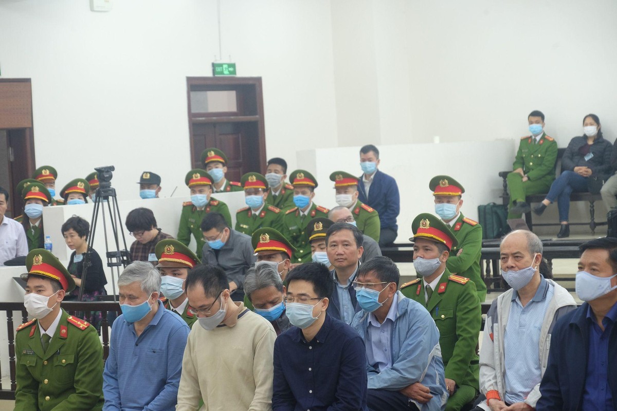 Các bị cáo tại tòa.