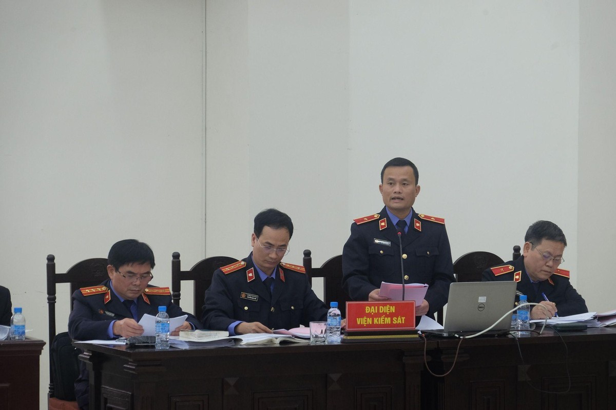 Đại diện Viện kiểm sát phát biểu tại tòa.