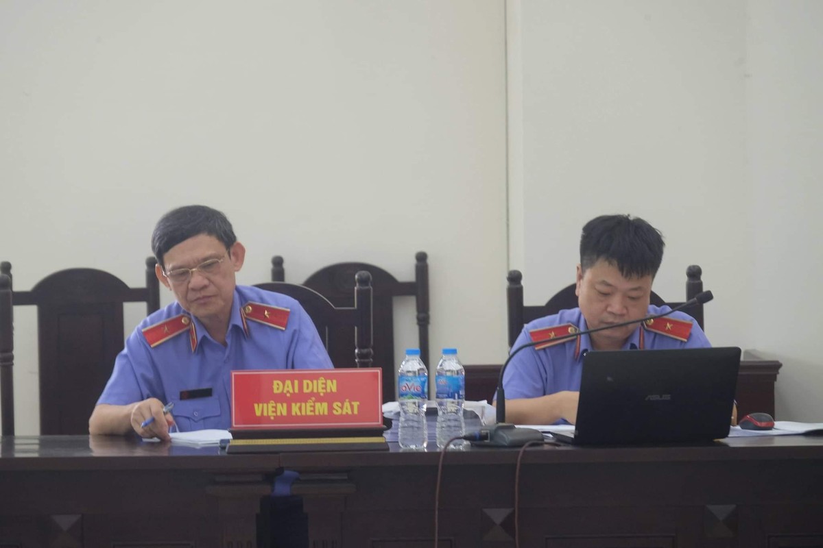 Đại diện Viện kiểm sát.