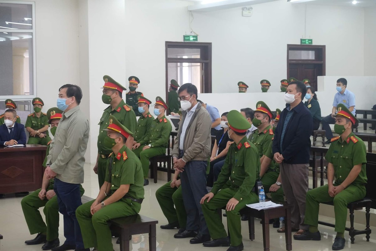Các bị cáo tại tòa.