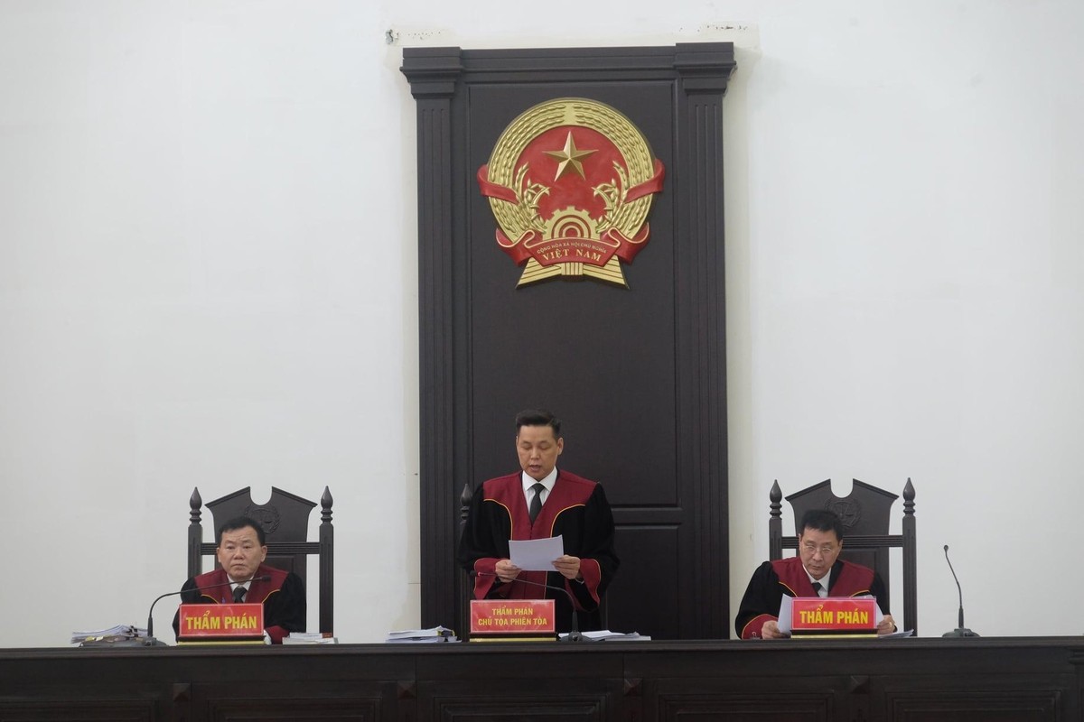 Chủ tọa đọc bản án phúc thẩm chiều nay.
