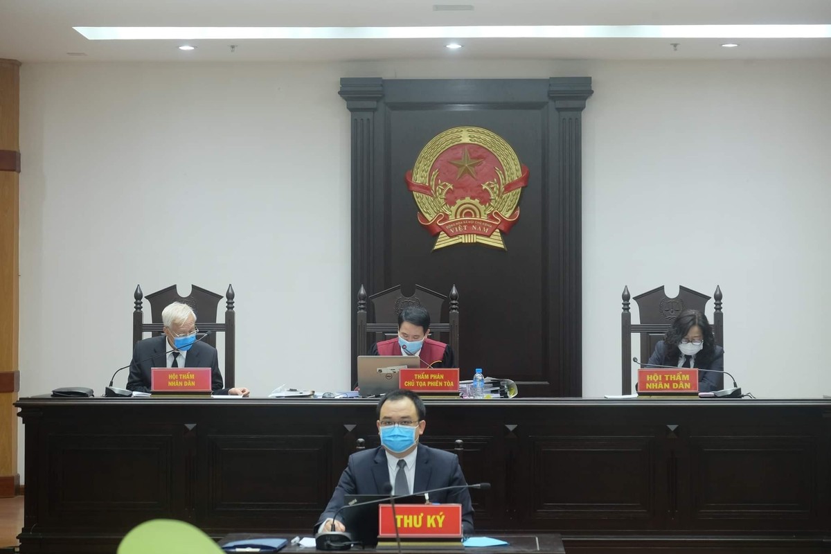 Hội đồng xét xử.
