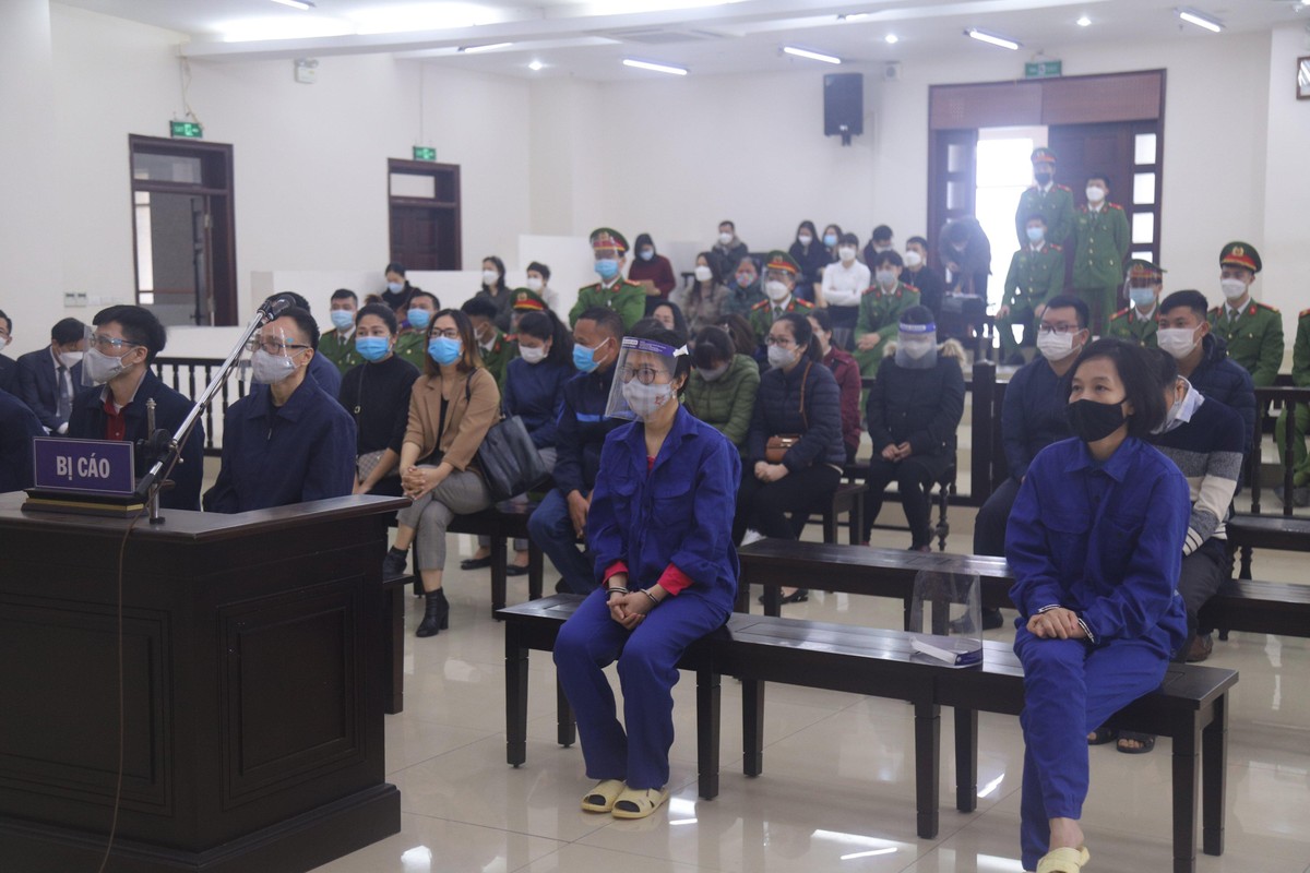 Các bị cáo tại tòa.