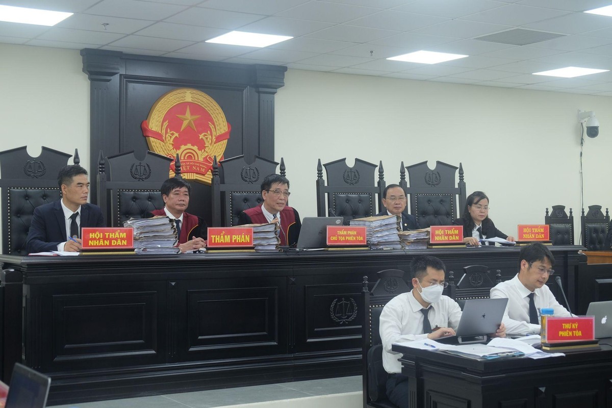 Hội đồng xét xử phiên tòa vụ VN Pharma.