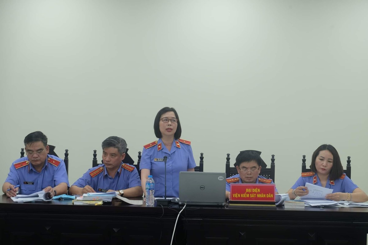 Viện kiểm sát tham gia tố tụng.