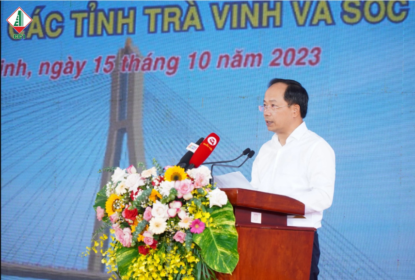 Thứ trưởng Bộ GTVT Nguyễn Duy Lâm báo cáo tại Lễ khởi công