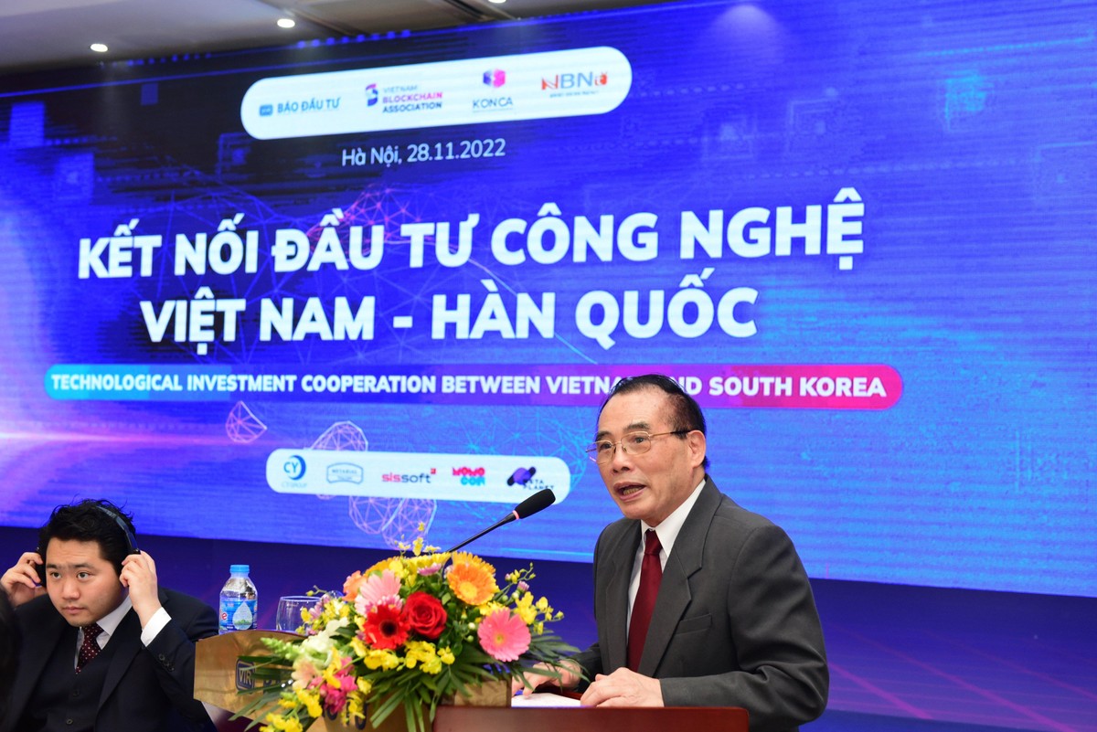 Ông Hoàng Văn Huây, Chủ tịch Hiệp hội Blockchain Việt Nam có những chia sẻ tại Hội thảo