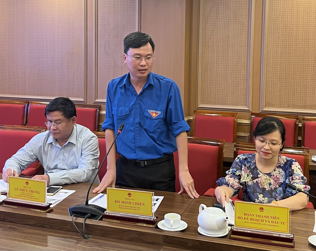 Ông Đỗ Minh Chiến, Bí thư Đoàn Thanh niên bộ Kế hoạch và Kl99ok phiên bản mới kết luận tại hội thảo