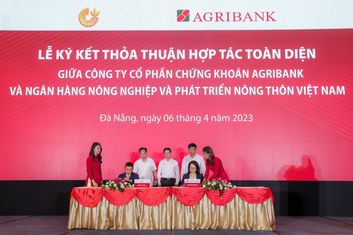 Đại diện lãnh đạo Agriseco và Agribank tại Lễ ký kết Thỏa thuận hợp tác toàn diện