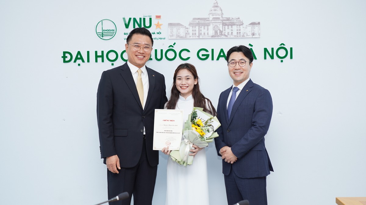 Sinh viên Nguyễn Phạm Gia Linh nhận học bổng Ươm tạo nhà khoa học trẻ KBSV