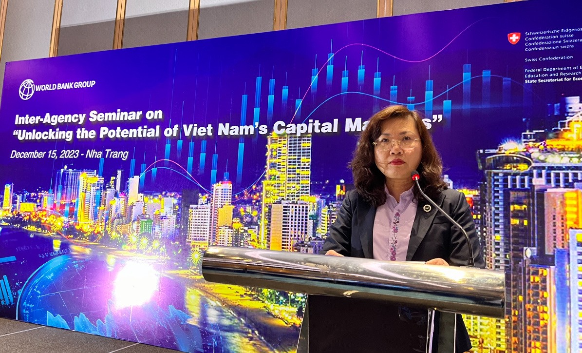Bà Vũ Thị Chân Phương, Chủ tịch UBCKNN phát biểu tại Hội thảo