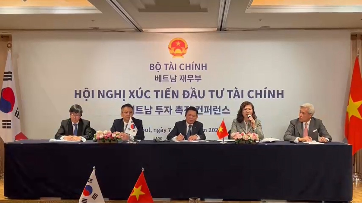 Chủ tịch UBCKNN chia sẻ thông tin tại Hội nghị