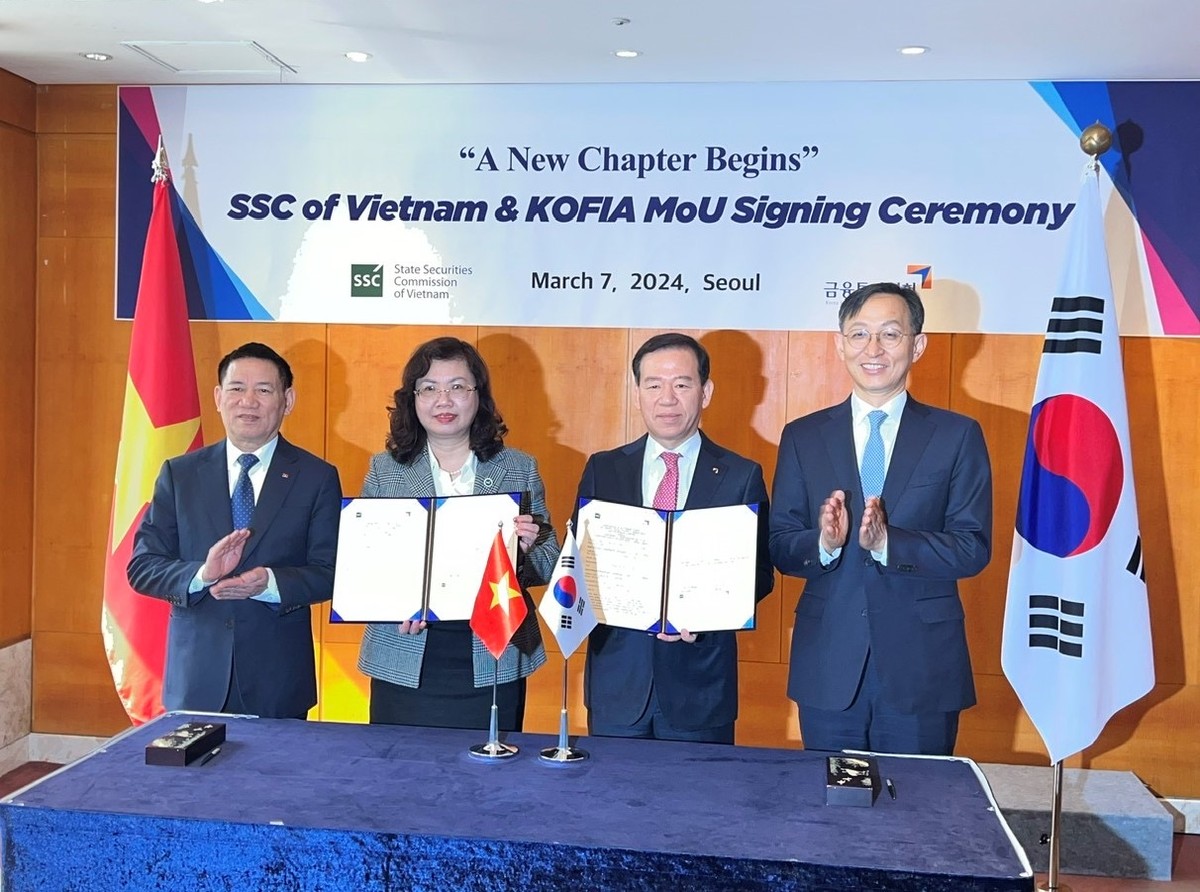 Lễ ký Biên bản Ghi nhớ về Tư vấn, Hợp tác và hỗ trợ kỹ thuật giữa UBCKNN và Hiệp hội Kl99ok phiên bản mới Kl991.com nạp rút nhanh Hàn Quốc (KOFIA)