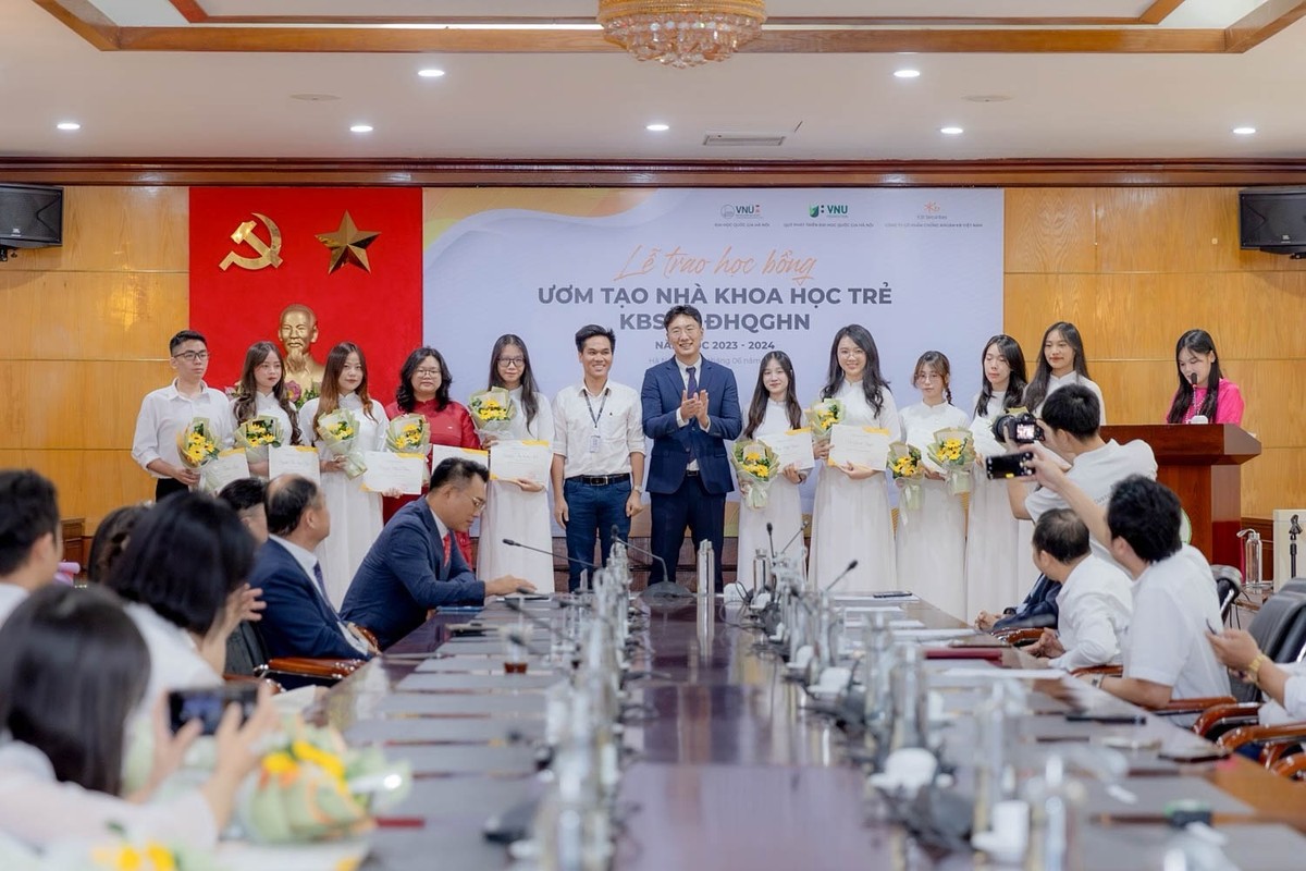 Các bạn sinh viên đều có kế hoạch sử dụng linh hoạt học bổng cho các khóa học bổ trợ, hứa hẹn những thành tựu vượt trội trong tương lai