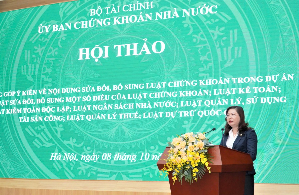 Chủ tịch UBCKNN Vũ Thị Chân Phương phát biểu tại Hội thảo