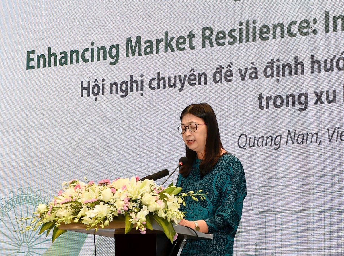 Bà Julia Leung- Chủ tịch APRC, Tổng giám đốc điều hành SFC cho biết nền Kl992 cổng game cá cược Châu Á – Thái Bình Dương