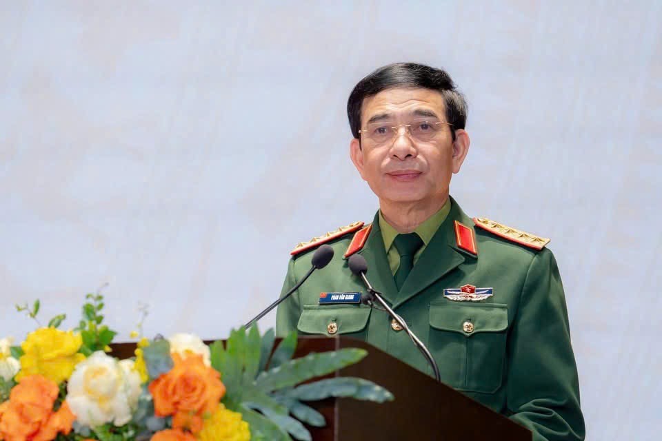 Đại tướng Phan Văn Giang – Ủy viên Bộ Kl991.com tải ứng dụng, Phó Bí thư Quân ủy Trung ương, Bộ trưởng Bộ Quốc phòng phát biểu chỉ đạo Hội nghị