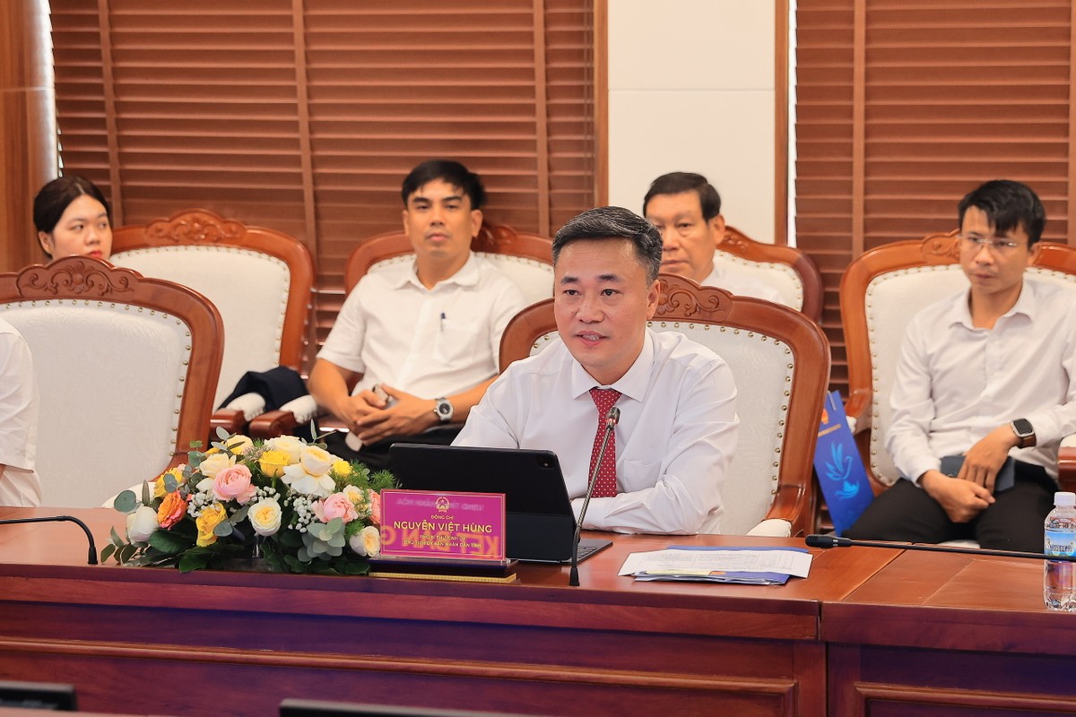 Ông Nguyễn Việt Hùng - Phó Bí thư Tỉnh ủy, Chủ tịch UBND tỉnh Khánh Hòa phát biểu tại buổi lễ Ông Nguyễn Việt Hùng - Phó Bí thư Tỉnh ủy, Chủ tịch UBND tỉnh Khánh Hòa phát biểu tại buổi lễ