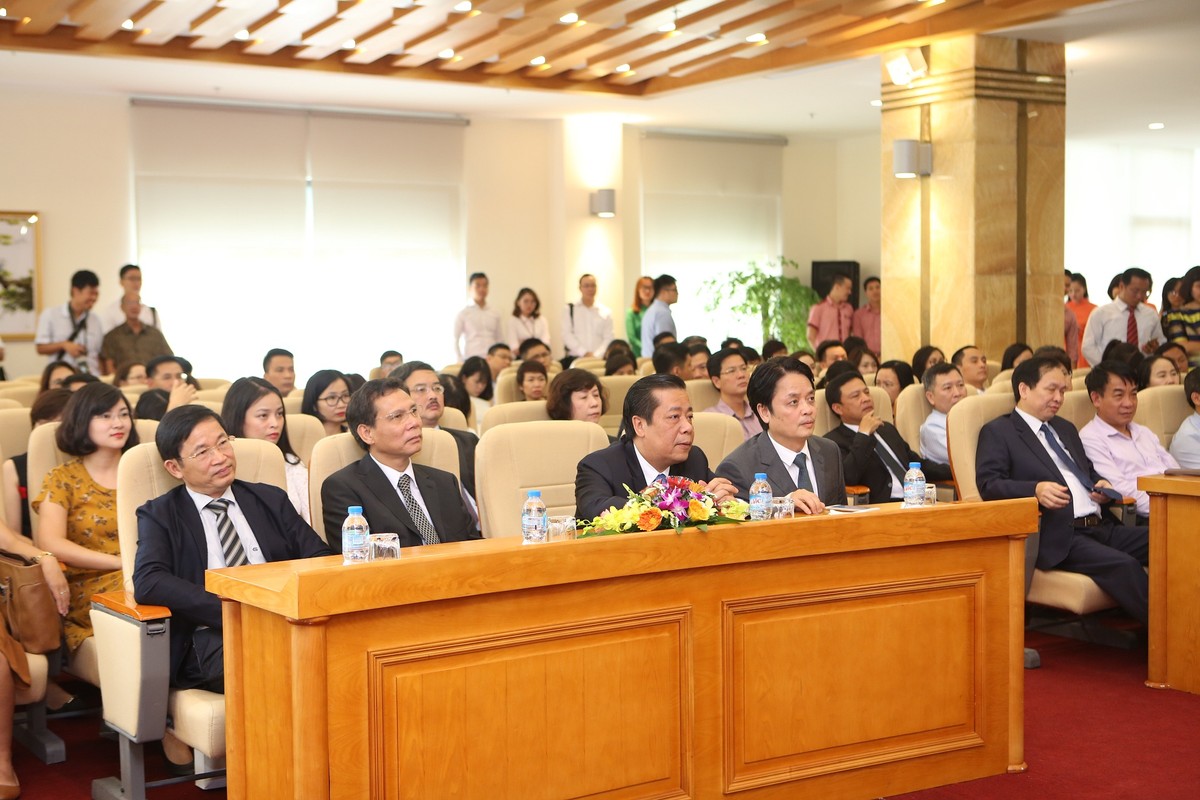 Ngày đầu tiên chào sàn UPCoM, vợ Chủ tịch LienvietPostBank mua vào 1 triệu KL99 là cổng game giải trí trực tuyến hàng đầu hiện nay LVB ảnh 1