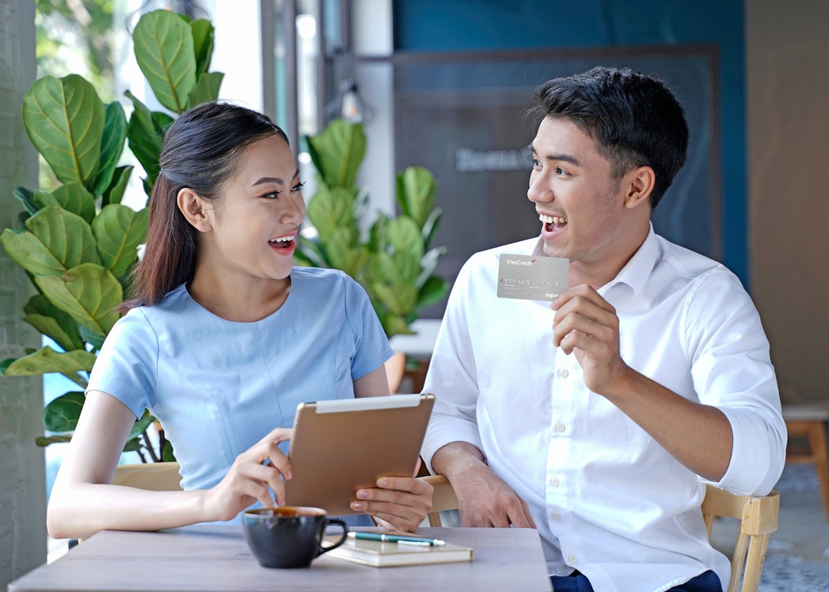 Chương trình “Giới thiệu bạn, Thưởng không giới hạn”thu hút nhiều khách hàng tham gia và nhận thưởng