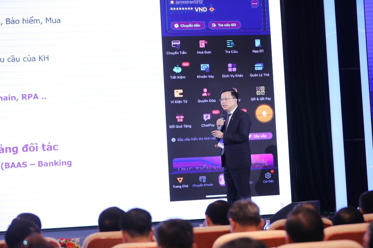 Tổng giám đốc TPBank Nguyễn Hưng thuyết trình về hệ sinh thái số của Link Vào Nhà Cái KL99 COM Tặng +199k tại Sự kiện Ngày Chuyển đổi số