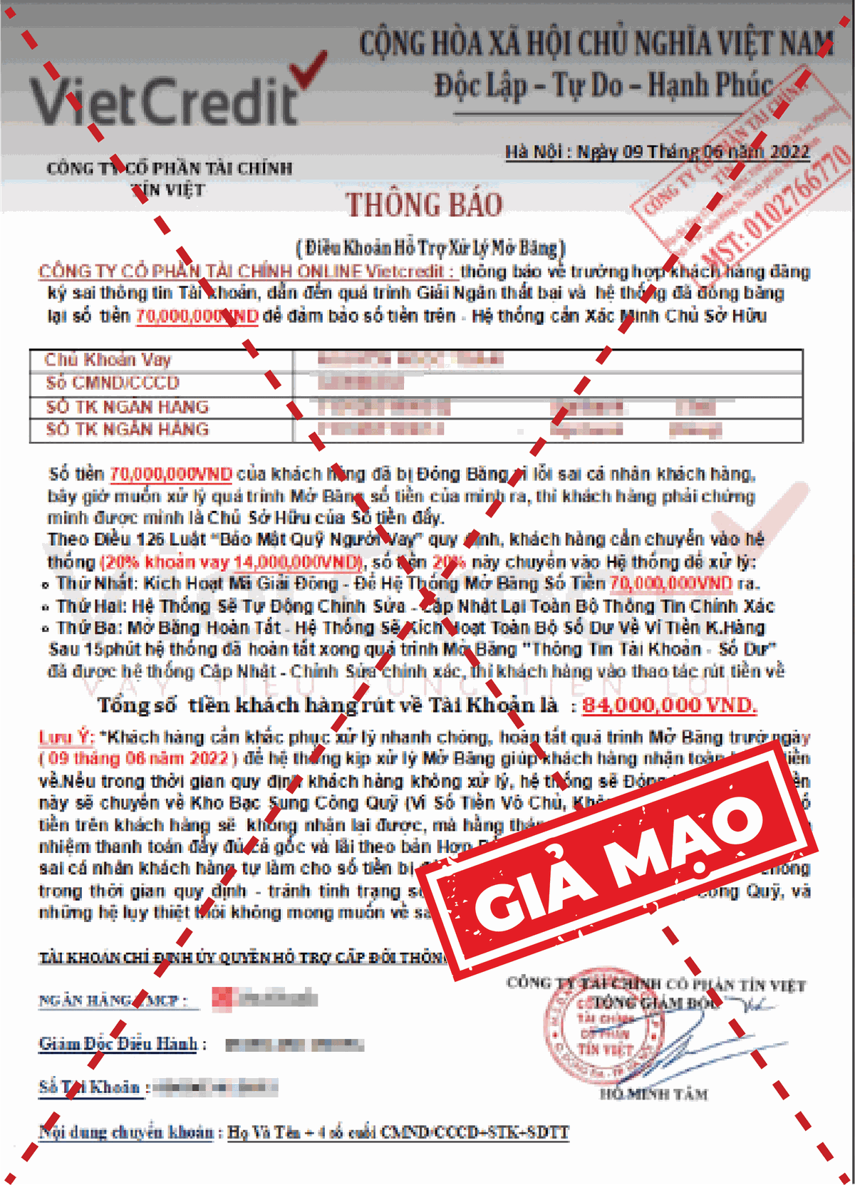 Để tạo niềm tin cho khách hàng, kẻ gian còn giả mạo các văn bản có con dấu, chữ ký của người có thẩm quyền tại VietCredit. Ảnh: VietCredit Để tạo niềm tin cho khách hàng, kẻ gian còn giả mạo các văn bản có con dấu, chữ ký của người có thẩm quyền tại VietCredit. Ảnh: VietCredit