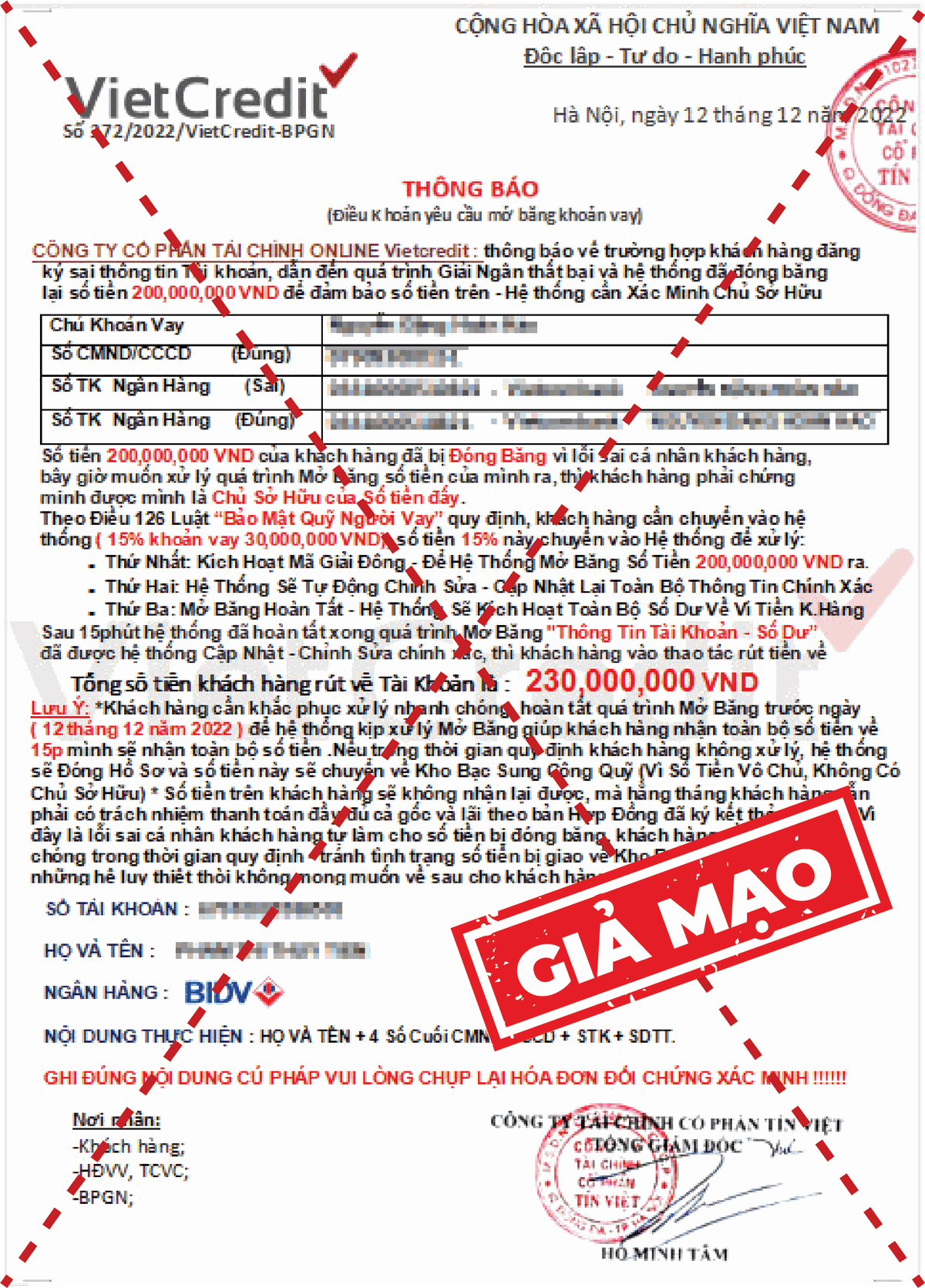 Để tạo niềm tin cho khách hàng, kẻ gian còn giả mạo các văn bản có con dấu, chữ ký của người có thẩm quyền tại VietCredit. Ảnh: VietCredit Để tạo niềm tin cho khách hàng, kẻ gian còn giả mạo các văn bản có con dấu, chữ ký của người có thẩm quyền tại VietCredit. Ảnh: VietCredit