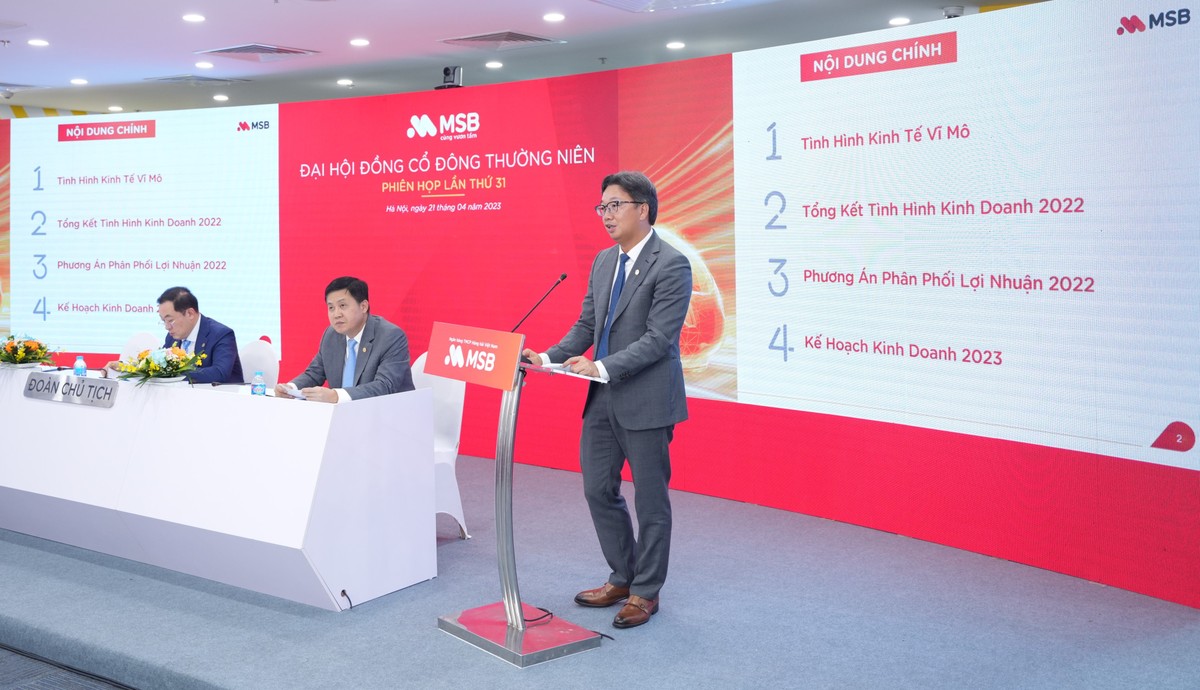 Ông Nguyễn Hoàng Linh, Tổng giám đốc MSB báo cáo tại Đại hội