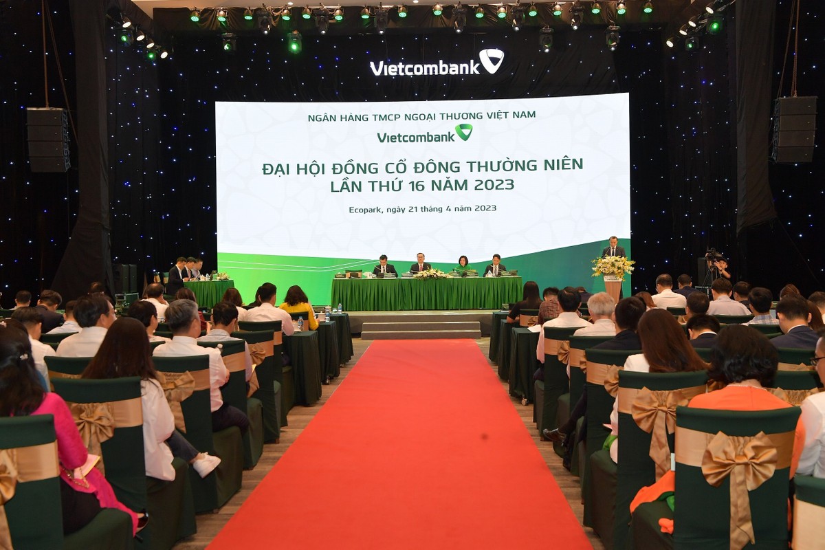 Ông Đỗ Việt Hùng, Thành viên HĐQT Vietcombank phát biểu tại ĐHCĐ