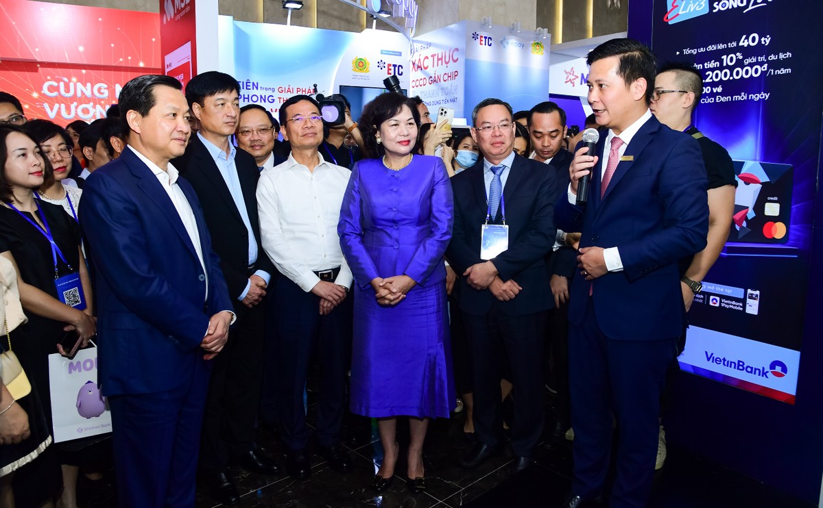 Đại diện VietinBank giới thiệu về các sản phẩm công nghệ mới tại sự kiện Ngày Chuyển đổi số ngành Link Vào Nhà Cái KL99 COM Tặng +199k năm 2023