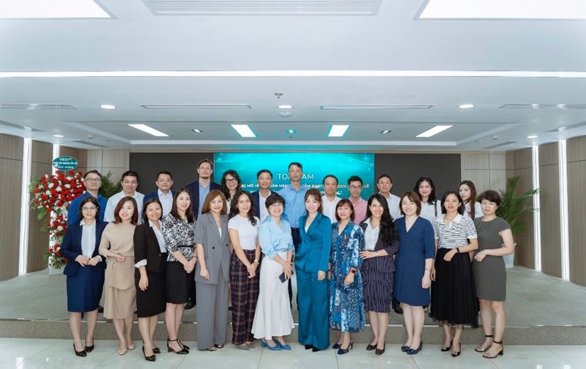 Các đại biểu chụp ảnh lưu niệm tại tọa đàm