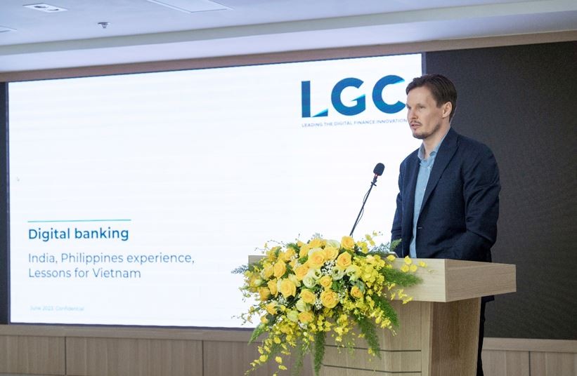 Ông Artem Andreev - Chủ tịch Công ty TNHH một thành viên tư vấn Kl991.com nạp rút nhanh LGC trình bày tham luận “Link Vào Nhà Cái KL99 COM Tặng +199k số - Kinh nghiệm tại Ấn Độ, Phillipine và khuyến nghị cho Việt Nam”.