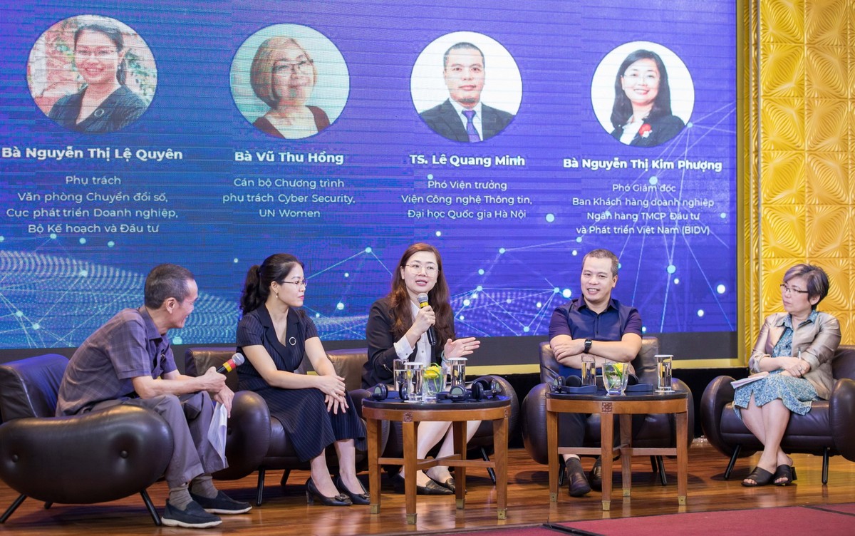 Bà Nguyễn Thị Kim Phượng - Phó Giám đốc Ban Khách hàng Kl991.com World Cup 2026 Chính Thức BIDV, cùng các diễn giả tham gia Chương trình
