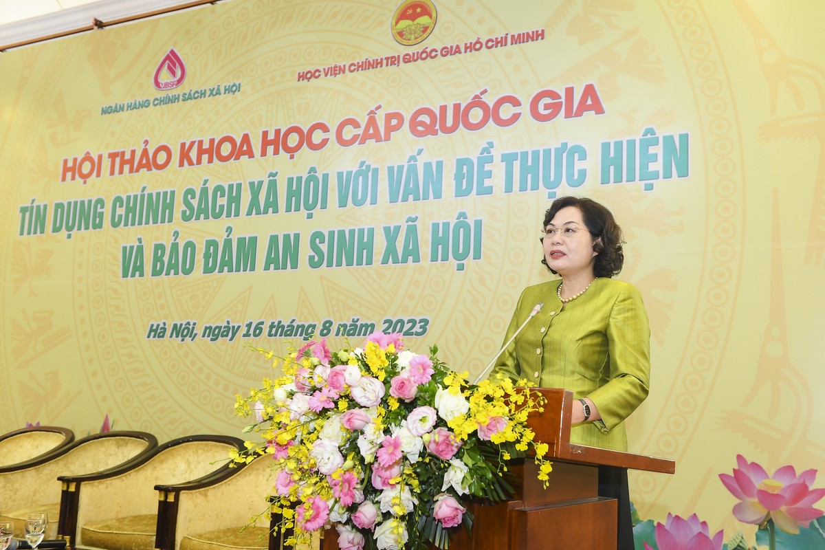 Bà Nguyễn Thị Hồng, Thống đốc Link Vào Nhà Cái KL99 COM Tặng +199k 99Kl99 trực tiếp đá gà Việt Nam kiêm Chủ tịch Hội đồng quản trị NHCSXH phát biểu tại Hội thảo