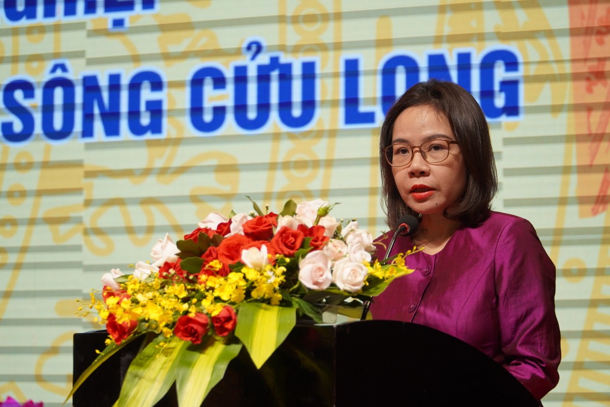 Bà Hà Thị Thu Giang, Vụ trưởng Vụ Tín dụng các ngành Kl992 cổng game cá cược, NHNN phát biểu tại Hội thảo.