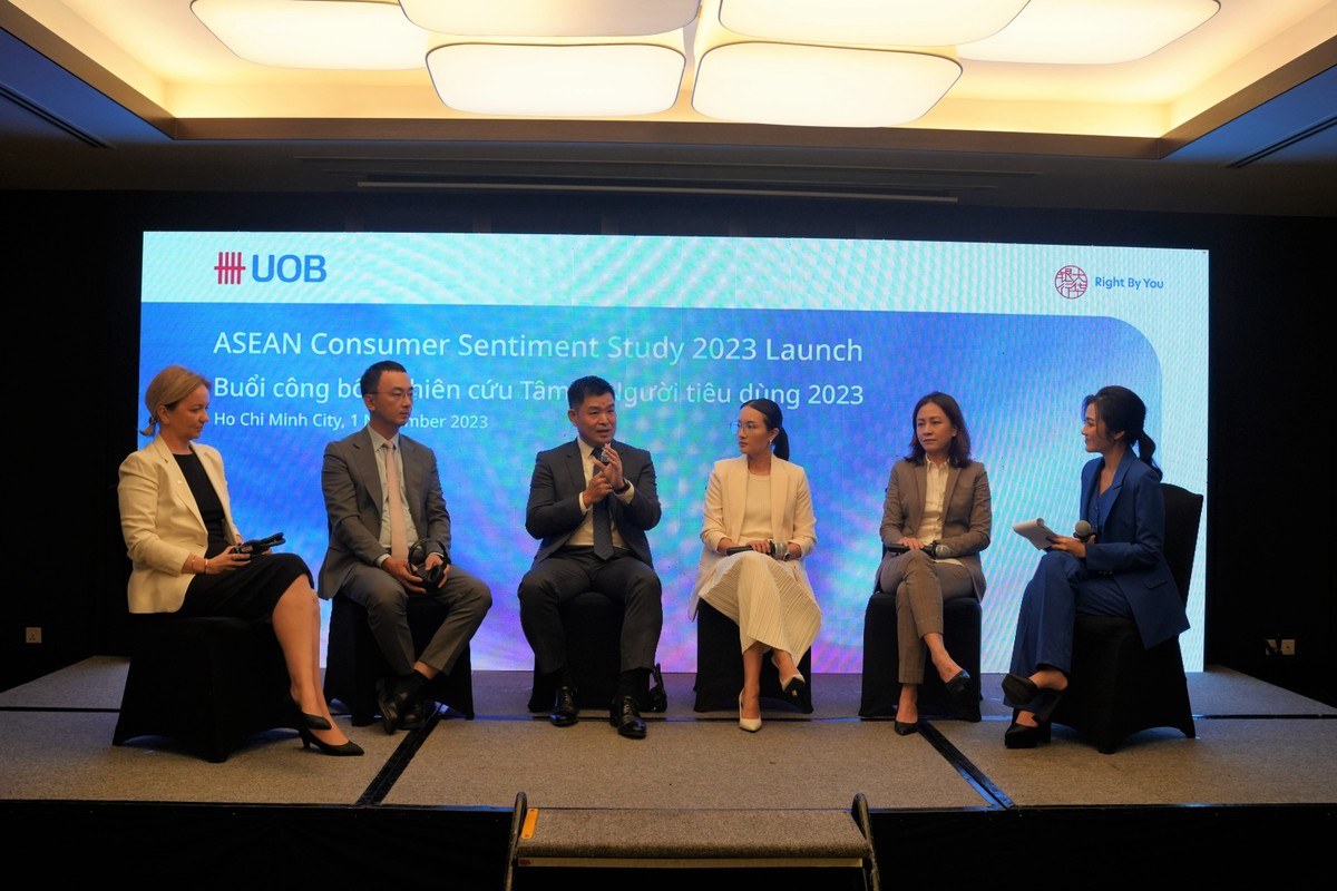 Các diễn giả tại buổi công bố Nghiên cứu Tâm lý người tiêu dùng ASEAN (ACSS) năm 2023